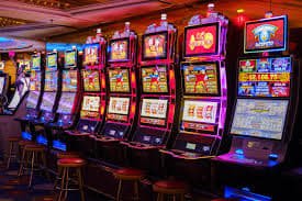 Casino en vivo, tragamonedas y apuestas en una cuenta